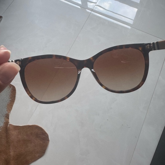 Burberry Sunglasses B4199 - Picture 10 of 12